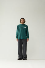 Laden Sie das Bild in den Galerie-Viewer, New Amsterdam - LOGO LONGSLEEVE - BOTTLE GREEN
