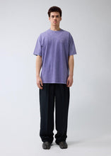 Laden Sie das Bild in den Galerie-Viewer, New Amsterdam - Logo Tee - Purple Haze T-Shirts New Amsterdam
