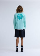 Laden Sie das Bild in den Galerie-Viewer, New Amsterdam - LOGO LONGSLEEVE OCEAN WAVE/SEA GREEN Longsleeves New Amsterdam
