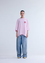 Laden Sie das Bild in den Galerie-Viewer, New Amsterdam - CORPORATE LOGO TEE PINK LADY T-Shirts New Amsterdam
