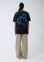 Laden Sie das Bild in den Galerie-Viewer, New Amsterdam - Love Connect Tee - Black T-Shirts New Amsterdam
