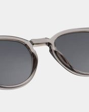Laden Sie das Bild in den Galerie-Viewer, A. Kjærbede - Bate Sunglasses - Grey Transparent Accessoires A. Kjærbede
