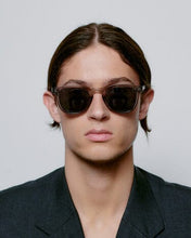 Laden Sie das Bild in den Galerie-Viewer, A. Kjærbede - Bate Sunglasses - Grey Transparent Accessoires A. Kjærbede

