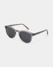Laden Sie das Bild in den Galerie-Viewer, A. Kjærbede - Bate Sunglasses - Grey Transparent Accessoires A. Kjærbede
