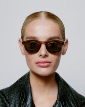 Laden Sie das Bild in den Galerie-Viewer, A. Kjærbede - Marvin Sunglasses - Smoke Transparent Accessoires A. Kjærbede
