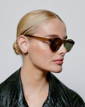 Laden Sie das Bild in den Galerie-Viewer, A. Kjærbede - Marvin Sunglasses - Smoke Transparent Accessoires A. Kjærbede
