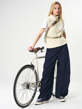 Laden Sie das Bild in den Galerie-Viewer, Aevor - Bike Sling Bag - Off-White Accessoires Aevor
