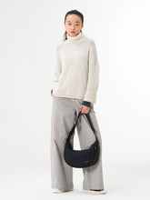 Laden Sie das Bild in den Galerie-Viewer, Aevor - Bike Sling Bag - Black Accessoires Aevor
