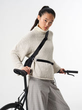 Laden Sie das Bild in den Galerie-Viewer, Aevor - Bike Sling Bag - Black Accessoires Aevor
