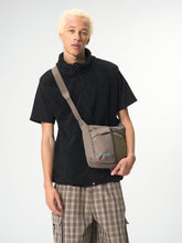 Laden Sie das Bild in den Galerie-Viewer, Aevor - Utility Sacoche - Coffee Brown Accessoires Aevor
