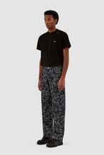 Laden Sie das Bild in den Galerie-Viewer, Arte Antwerp - Jonas Flower Pants - Navy Hosen Arte Antwerp
