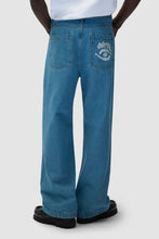 Laden Sie das Bild in den Galerie-Viewer, Arte Antwerp - Back Pocket Graphic Pants - Bleach Hosen Arte Antwerp
