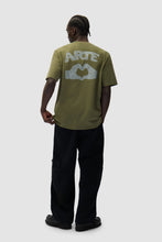 Laden Sie das Bild in den Galerie-Viewer, Arte Antwerp - Diels Scribble T-Shirt - Green T-Shirts Arte Antwerp
