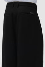 Laden Sie das Bild in den Galerie-Viewer, Arte Antwerp - Wool Pleated Pants - Black Hosen Arte Antwerp
