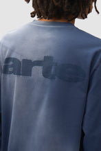 Laden Sie das Bild in den Galerie-Viewer, Arte Antwerp - Stencil Sunfade Longsleeve, Navy Longsleeves Arte Antwerp

