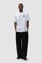 Laden Sie das Bild in den Galerie-Viewer, Arte Antwerp - Big A-Shirt - white T-Shirts Arte Antwerp
