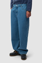 Laden Sie das Bild in den Galerie-Viewer, Arte Antwerp - Uniform Denim Pants - Denim Bleach

