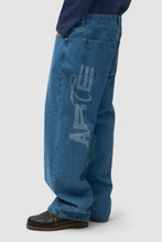 Laden Sie das Bild in den Galerie-Viewer, Arte Antwerp - Uniform Denim Pants - Denim Bleach
