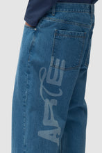 Laden Sie das Bild in den Galerie-Viewer, Arte Antwerp - Uniform Denim Pants - Denim Bleach
