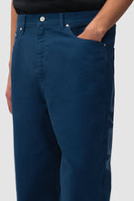 Laden Sie das Bild in den Galerie-Viewer, Arte Antwerp - Uniform Denim Pants - Navy
