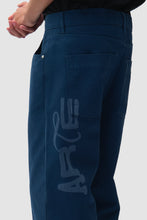 Laden Sie das Bild in den Galerie-Viewer, Arte Antwerp - Uniform Denim Pants - Navy
