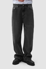 Laden Sie das Bild in den Galerie-Viewer, Arte Antwerp - Cor Uniform Denim Pants - Black
