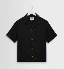 Laden Sie das Bild in den Galerie-Viewer, Wax London - Curzon - Lyocell Twill Short-Sleeve Shirt - Black Hemden Wax London
