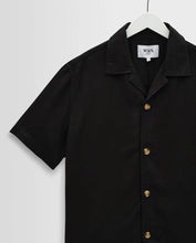 Laden Sie das Bild in den Galerie-Viewer, Wax London - Curzon - Lyocell Twill Short-Sleeve Shirt - Black Hemden Wax London

