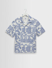 Laden Sie das Bild in den Galerie-Viewer, Wax London - Didcot - Ecru And Blue Geometric Embroidered Short-Sleeve Shirt Hemden Wax London
