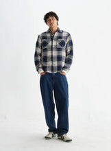Laden Sie das Bild in den Galerie-Viewer, Wax London - Whiting Overshirt - Navy Marine Beatnik Hemden Wax London
