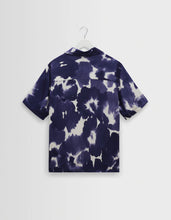 Laden Sie das Bild in den Galerie-Viewer, Wax London - Didcot Short-Sleeve Shirt, Blue And White Floral Viscose Hemden Wax London
