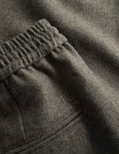 Laden Sie das Bild in den Galerie-Viewer, Les Deux - Como Tapered Wool Pants - Bungee Cord Melange Hosen Les Deux
