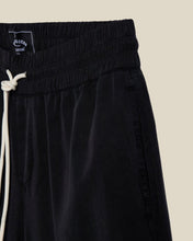 Laden Sie das Bild in den Galerie-Viewer, Portuguese Flannel - Dogtown Shorts - Black Hosen Portuguese Flannel
