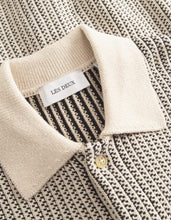 Laden Sie das Bild in den Galerie-Viewer, Les Deux - Easton Knitted SS Shirt - Ivory/Black Hemden Les Deux
