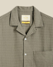Laden Sie das Bild in den Galerie-Viewer, Portuguese Flannel - Favo Shirt - Khaki Hemden Portuguese Flannel
