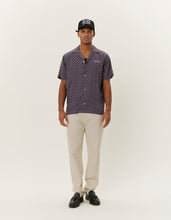 Laden Sie das Bild in den Galerie-Viewer, Les Deux - Foulard AOP SS Shirt - Dark Navy Hemden Les Deux
