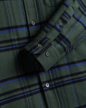 Laden Sie das Bild in den Galerie-Viewer, Portuguese Flannel - Green Box - Green Hemden Portuguese Flannel
