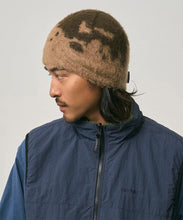 Laden Sie das Bild in den Galerie-Viewer, Gramicci - Mohair Splatter Beanie - TAUPE SPLATTER
