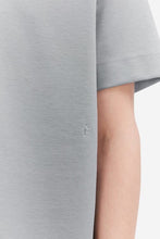 Laden Sie das Bild in den Galerie-Viewer, Elvine - T-Shirt Hadar - Barely Blue T-Shirts Elvine
