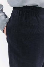 Laden Sie das Bild in den Galerie-Viewer, Elvine - Johanson Lyocell Linen - Dark Navy Hosen Elvine
