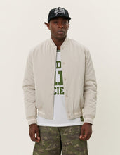 Laden Sie das Bild in den Galerie-Viewer, Les Deux - Tech Varsity Jacket - Light Sand Jacken Les Deux
