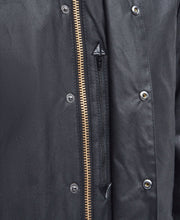 Laden Sie das Bild in den Galerie-Viewer, Barbour - Wachsjacke Beaufort - Black Jacken Barbour
