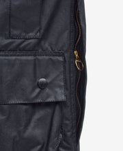 Laden Sie das Bild in den Galerie-Viewer, Barbour - Wachsjacke Beaufort - Black Jacken Barbour
