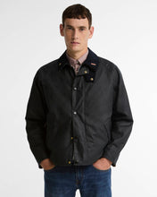 Laden Sie das Bild in den Galerie-Viewer, Barbour - Icons Transport - Navy Jacken Barbour

