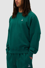 Laden Sie das Bild in den Galerie-Viewer, Arte Antwerp - Heart Crewneck - Green Pullover Arte Antwerp
