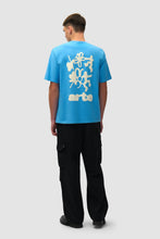 Laden Sie das Bild in den Galerie-Viewer, Arte Antwerp - Blurry Back Print - blue T-Shirts Arte Antwerp
