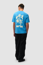 Laden Sie das Bild in den Galerie-Viewer, Arte Antwerp - Blurry Back Print - blue T-Shirts Arte Antwerp
