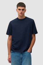 Laden Sie das Bild in den Galerie-Viewer, Arte Antwerp - Blurry Back Print - navy T-Shirts Arte Antwerp
