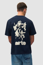 Laden Sie das Bild in den Galerie-Viewer, Arte Antwerp - Blurry Back Print - navy T-Shirts Arte Antwerp
