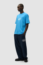 Laden Sie das Bild in den Galerie-Viewer, Arte Antwerp -Circle Logo Cut T-shirt - BLUE T-Shirts Arte Antwerp

